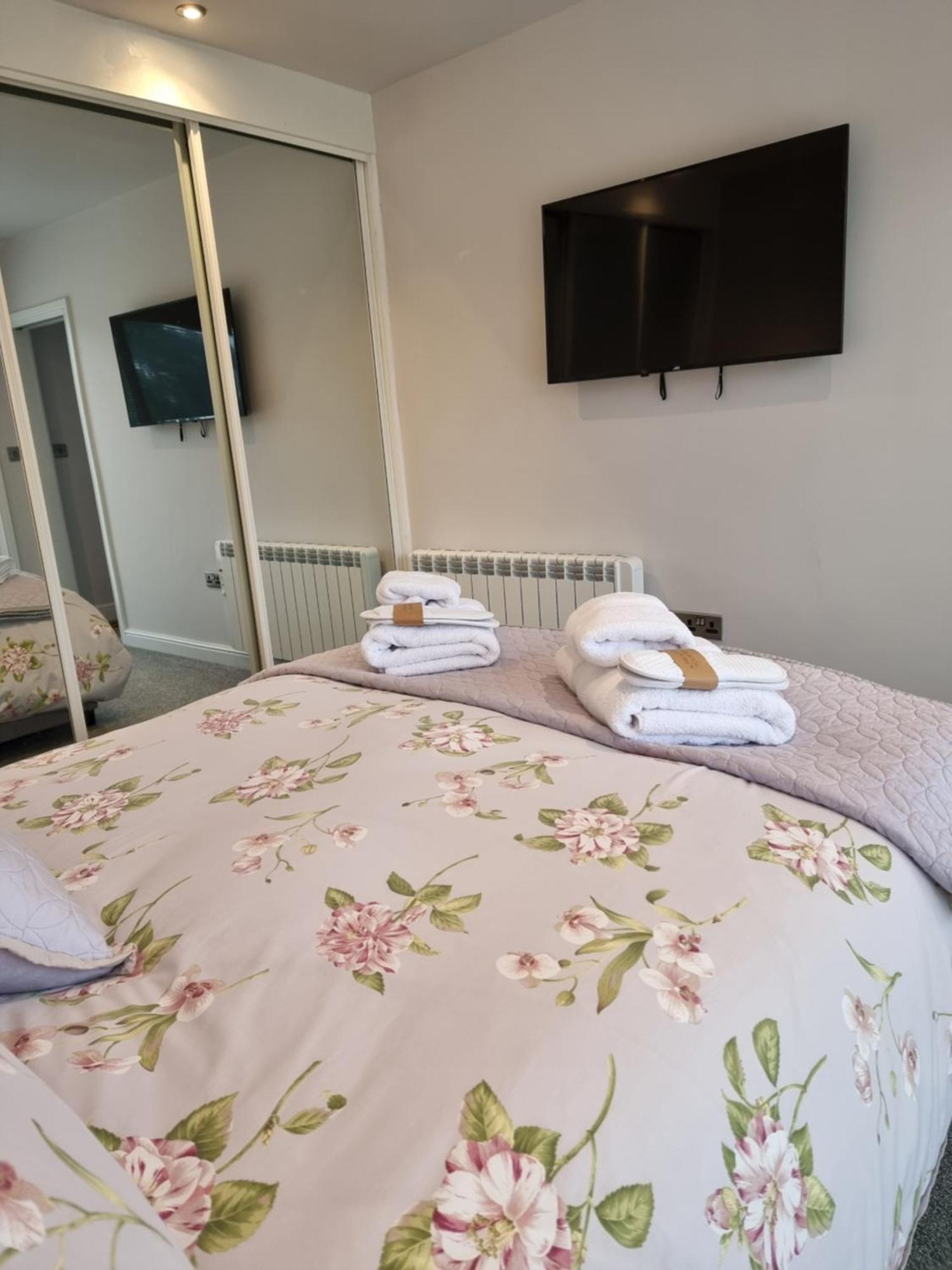 Begonia Cottage Briston Экстерьер фото