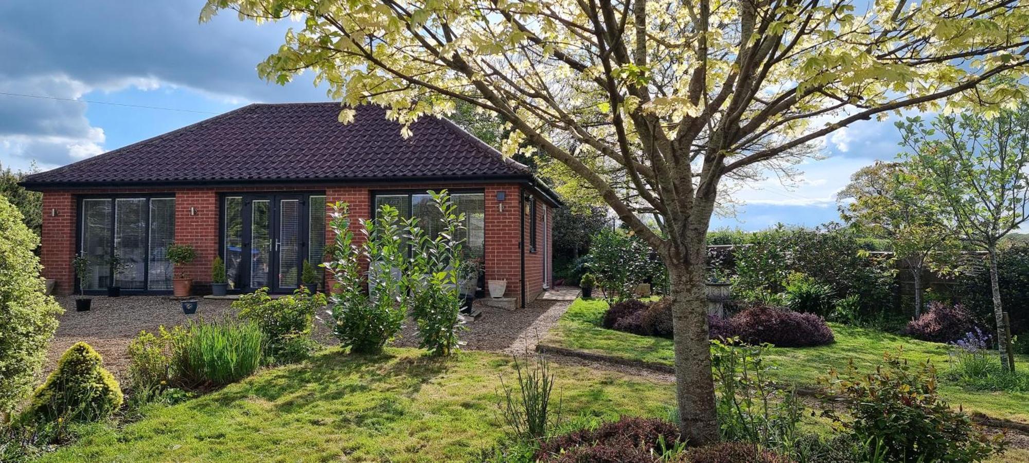 Begonia Cottage Briston Экстерьер фото