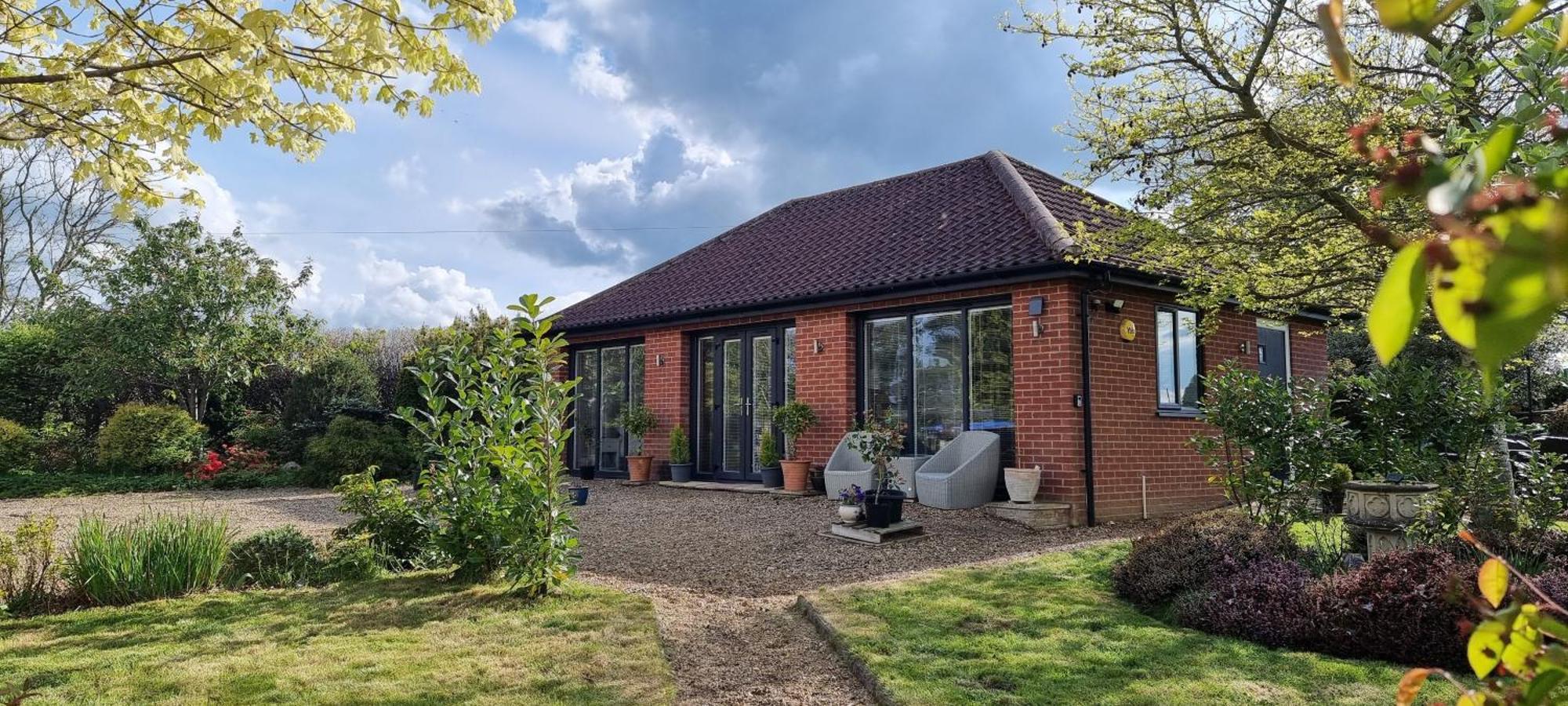 Begonia Cottage Briston Экстерьер фото